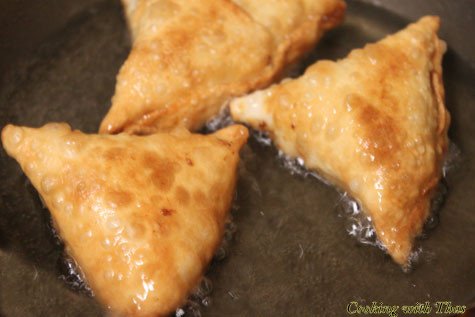 Samosas frying img_2410