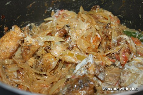 making fried chicken biryani-1