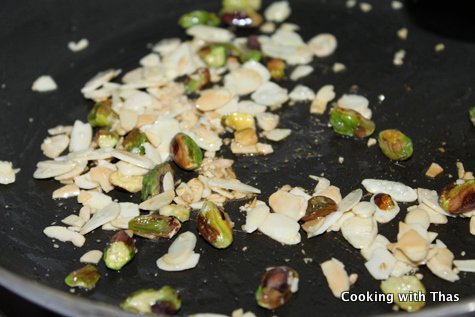 Roasted almonds-pistachios