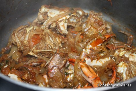 Making crab roast