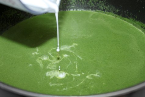 making_spinach soup