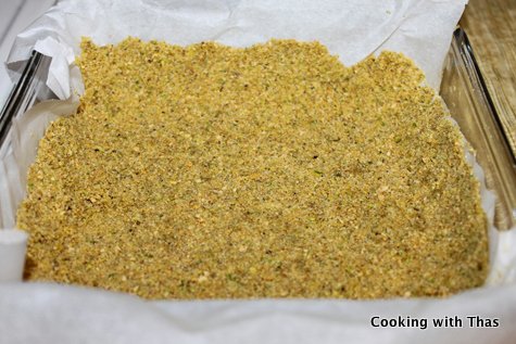 pistachio-graham cracker crust