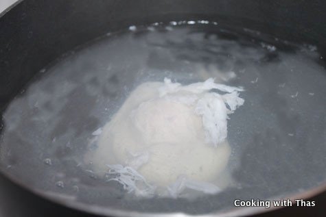 making poached eggs