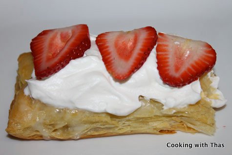 making-strawberry napoleon