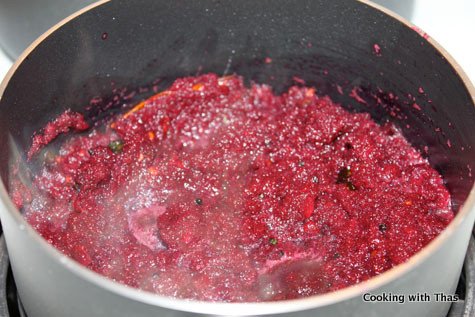 making beetroot chutney