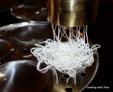 making idiyappam