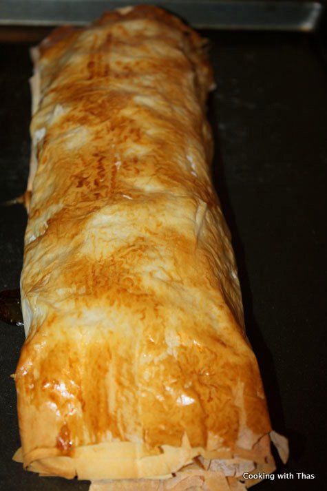 making apple strudel
