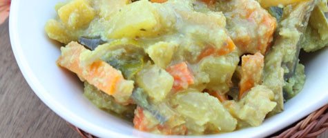 Easy Pineapple Pulissery | Pineapple cooked in Coconut and Yogurt Gravy | Kerala Sadya Recipe