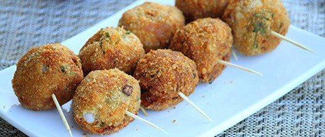 Vegetable Cutlets in Tomato-Spinach Gravy