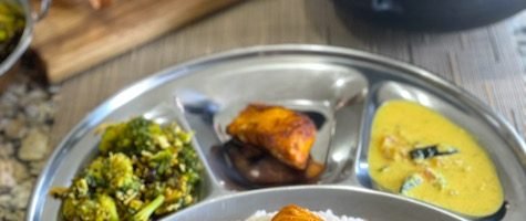 Fish Cooked In Tomato Tamarind Gravy – Salmon Fish Curry Recipe